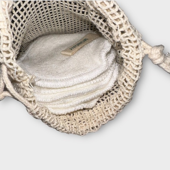 The Body Shop NWOB Reusable Makeup Remover Pads, 7 Day Set with Laundry Bag - Picture 6 of 6